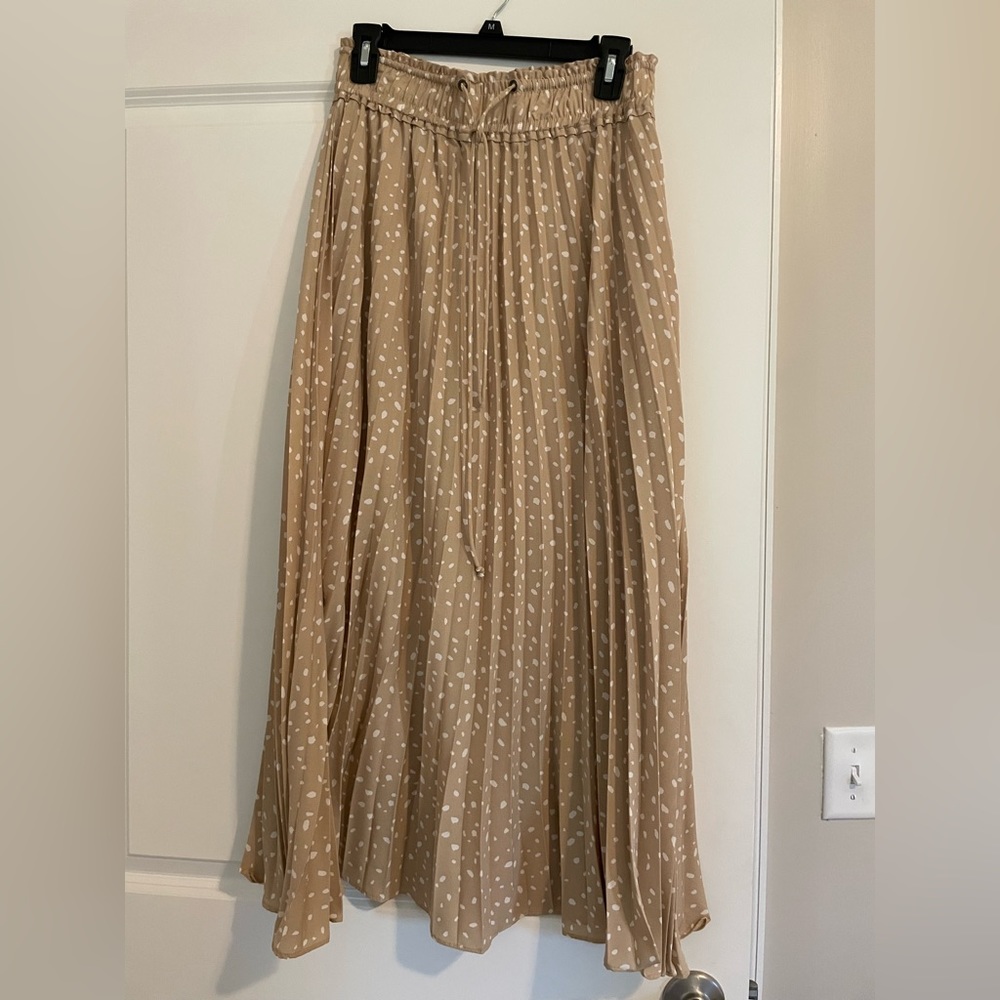 VICI Gilli Pleated Maxi Skirt
